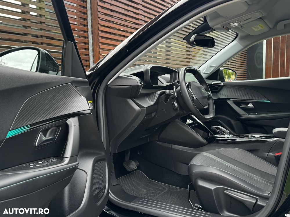 Peugeot 2008 BlueHDi 130 EAT8 Allure Pack - 21