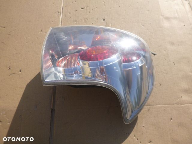 LAMPA PRAWY TYŁ PRAWA TYLNA TOYOTA COROLLA VERSO II - 7