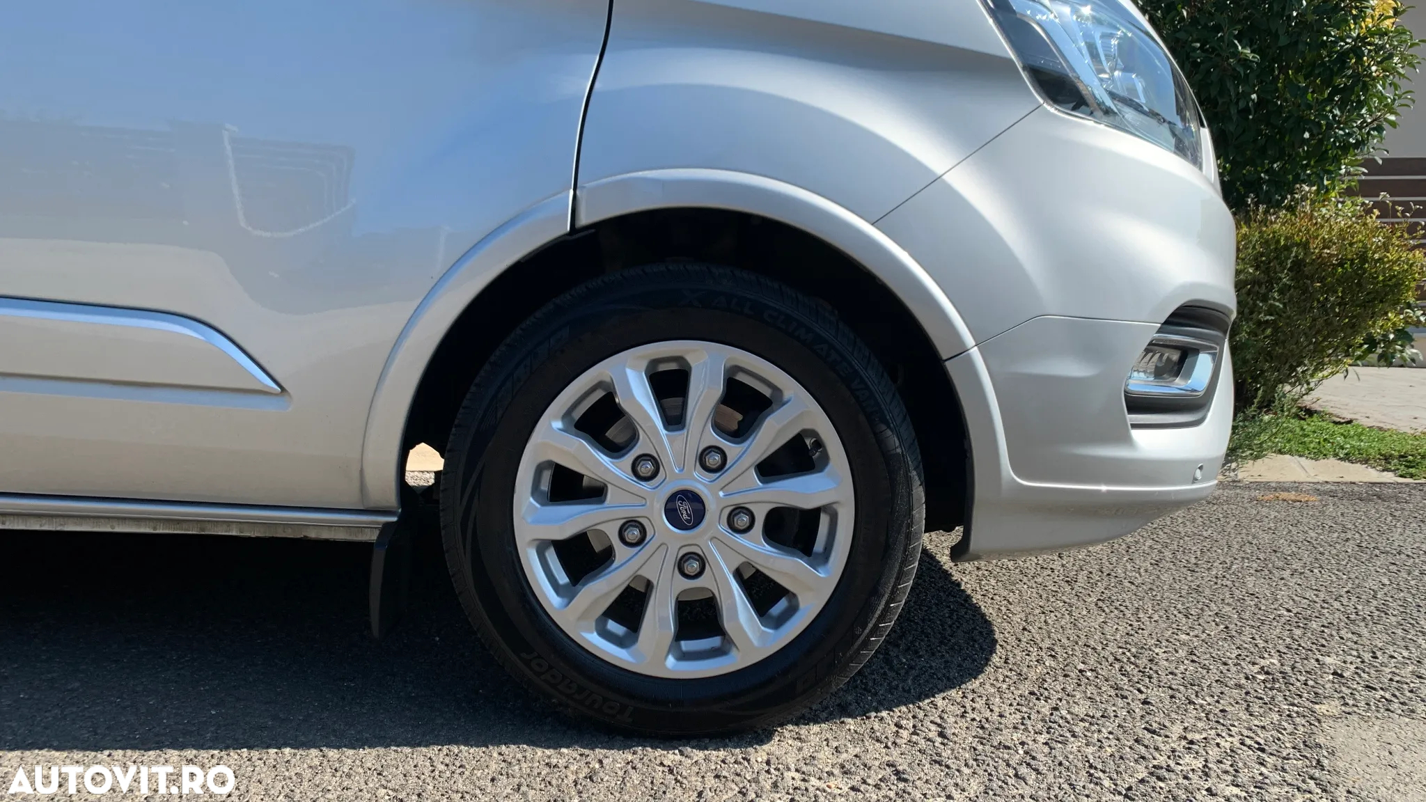 Ford Tourneo Custom Bus 320 2.0 EcoBlue 150 CP L2H1 Titanium X - 30
