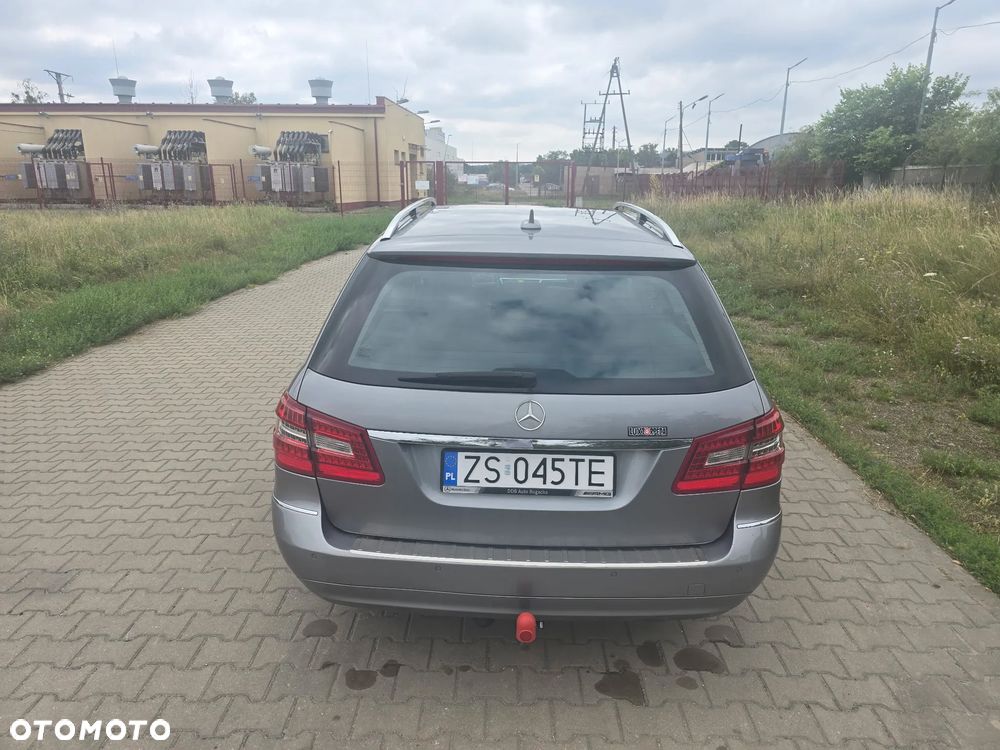 Mercedes-Benz Klasa E 220 CDI DPF BlueEFFICIENCY Automatik Avantgarde - 4