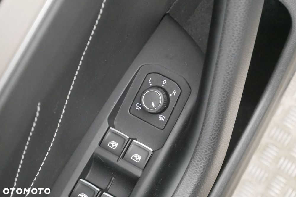 Volkswagen Passat Variant 2.0 TSI Elegance DSG - 33