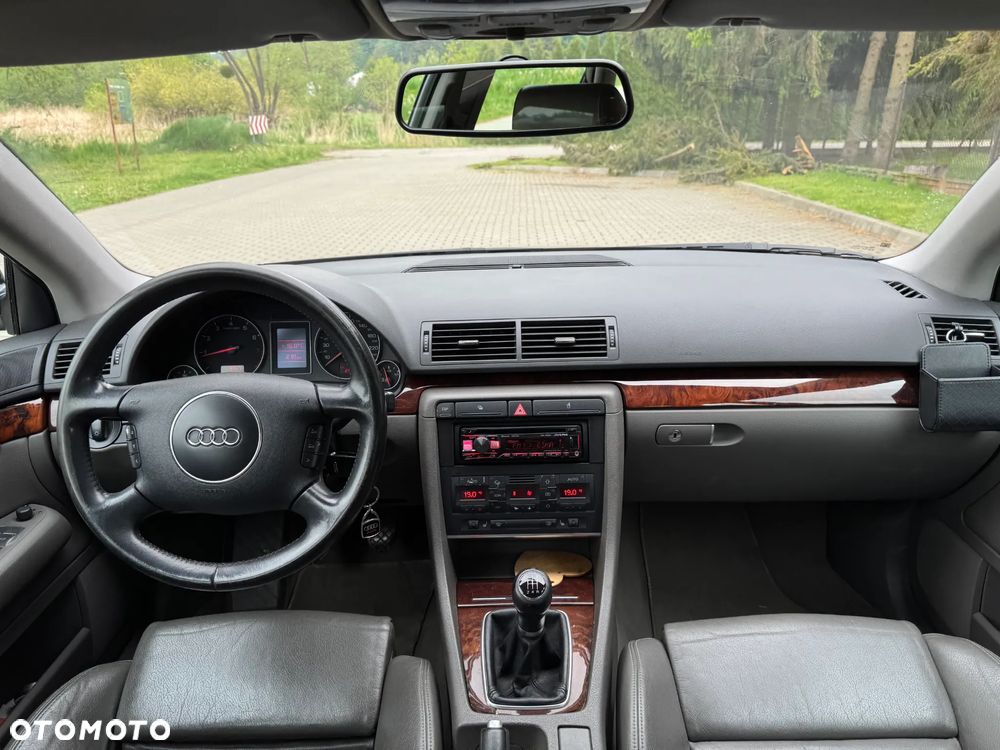 Audi A4 Avant 2.4 - 5