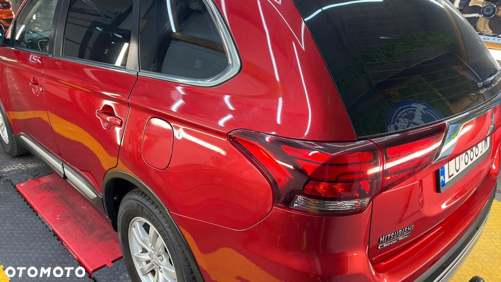 Mitsubishi Outlander 2.0 Invite + 2WD - 7