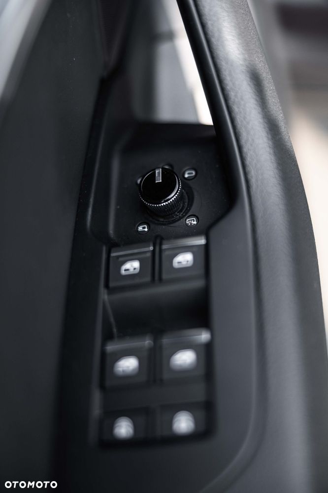 Audi A6 Avant 40 TDI quattro S tronic S line - 27