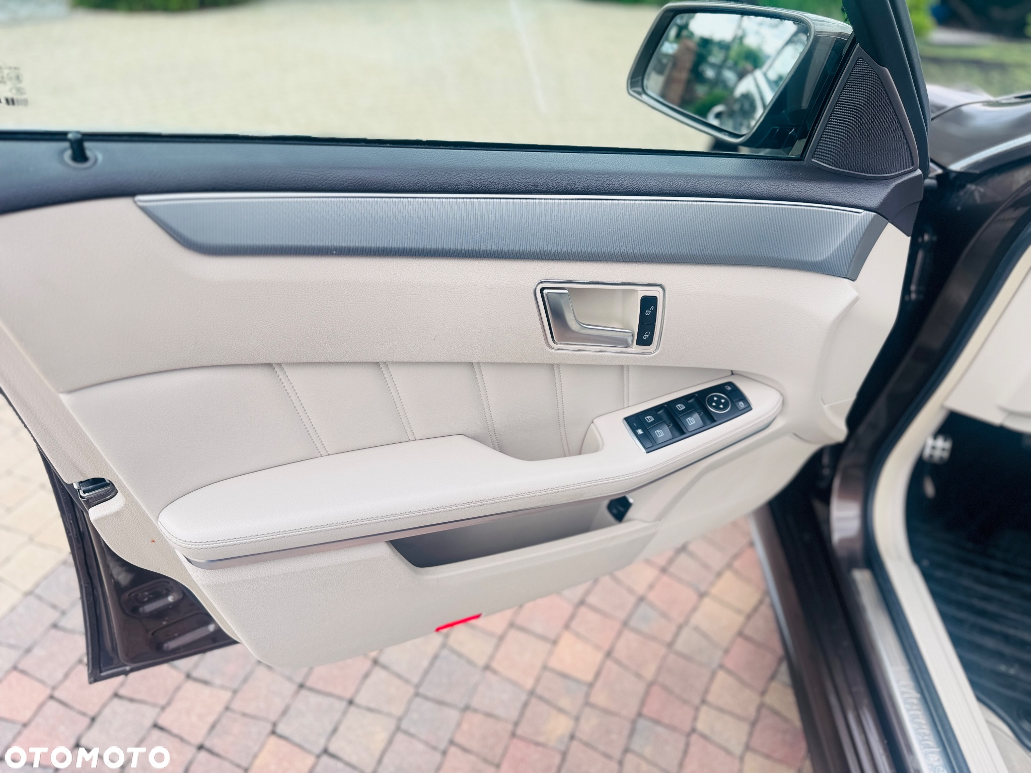 Mercedes-Benz Klasa E 300 T BlueTEC HYBRID 7G-TRONIC Avantgarde - 28