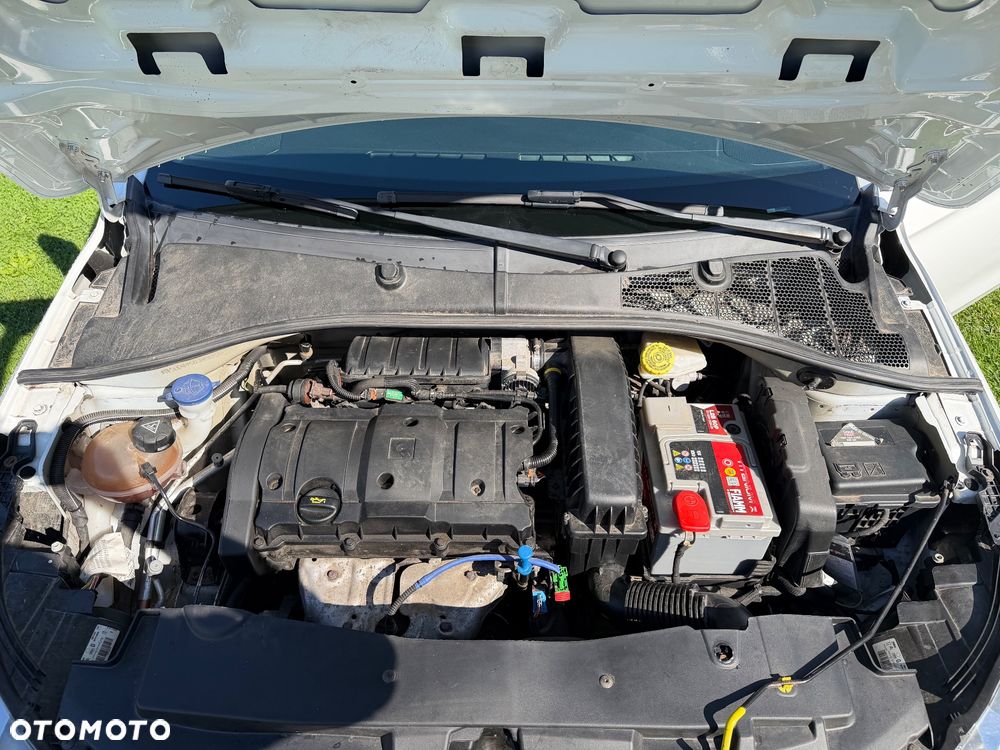 Peugeot 301 1.6 VTi Allure - 10