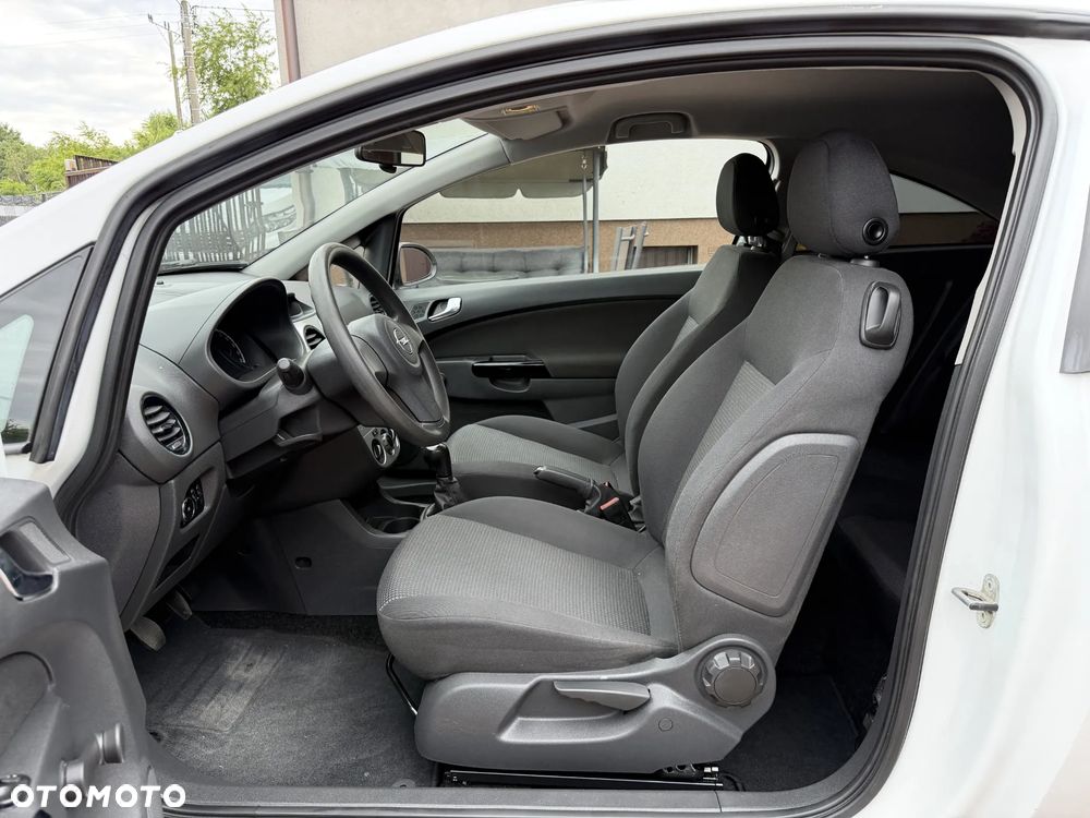 Opel Corsa 1.2 16V Essentia - 29