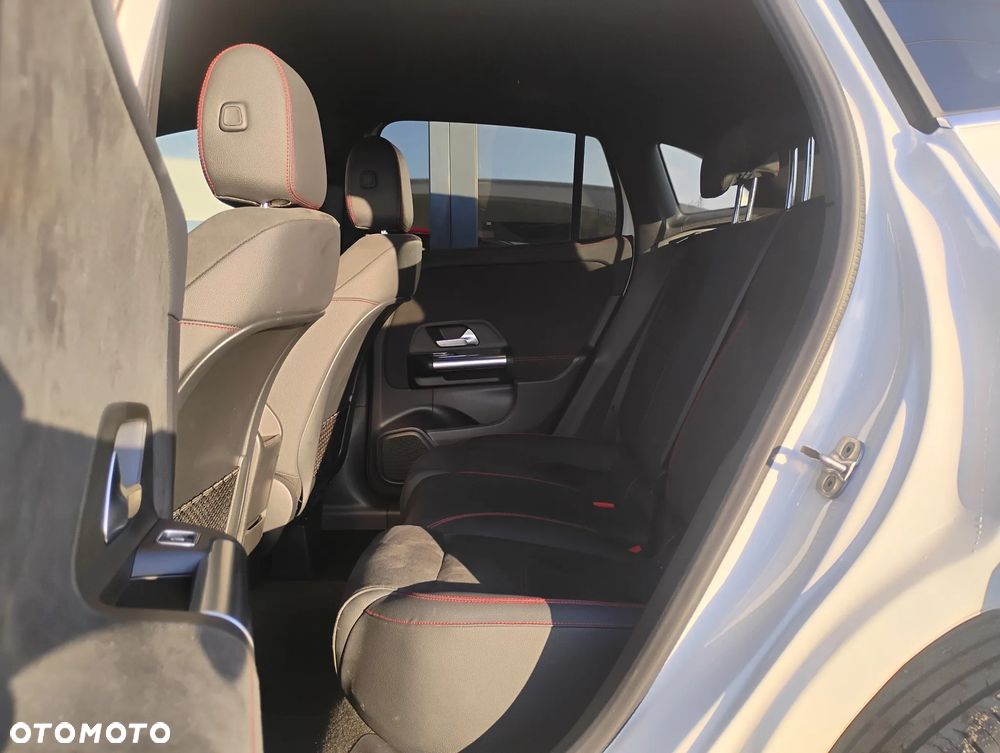 Mercedes-Benz GLA 200 AMG Line - 12