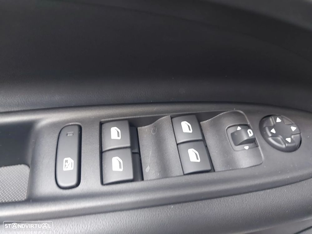Jeep Avenger 1.2 e-Hybrid Altitude DCT - 14