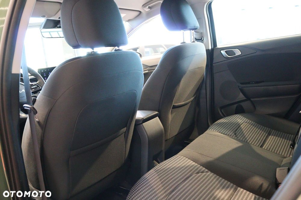Kia Ceed - 13
