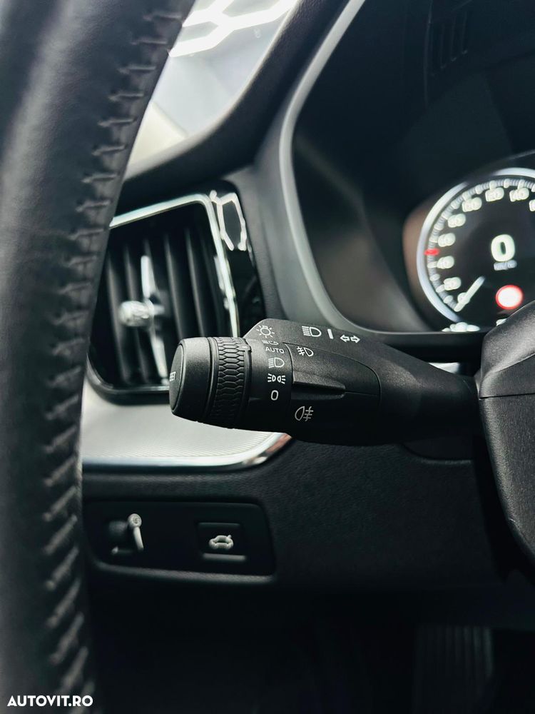 Volvo XC 60 D5 AWD Geartronic Inscription - 32