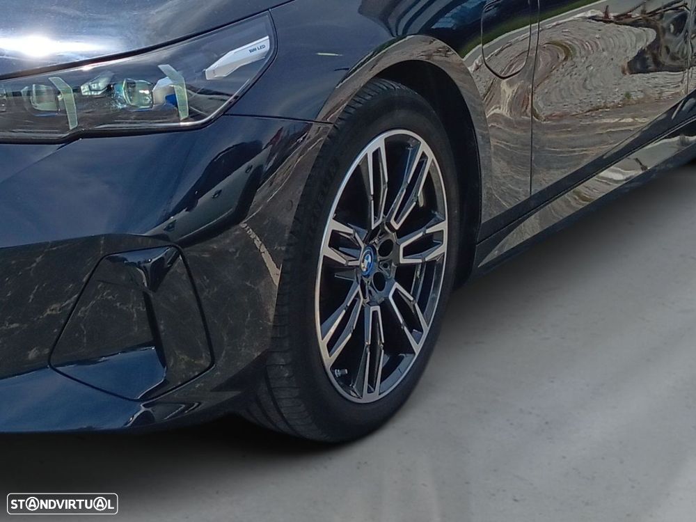 BMW 530 e Pack Desportivo M - 4