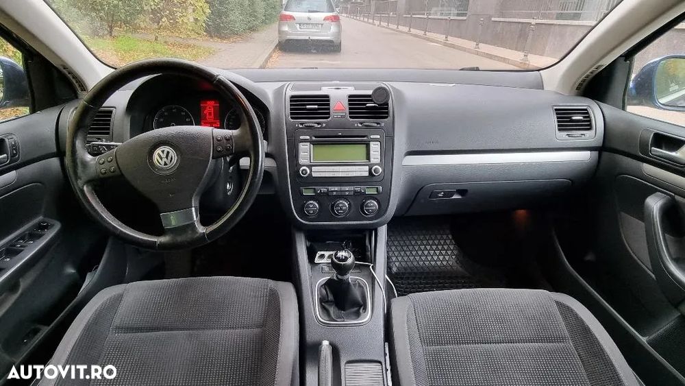 Volkswagen Jetta - 5
