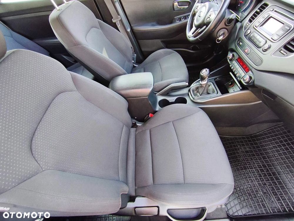 Kia Carens 1.6 GDI L - 14