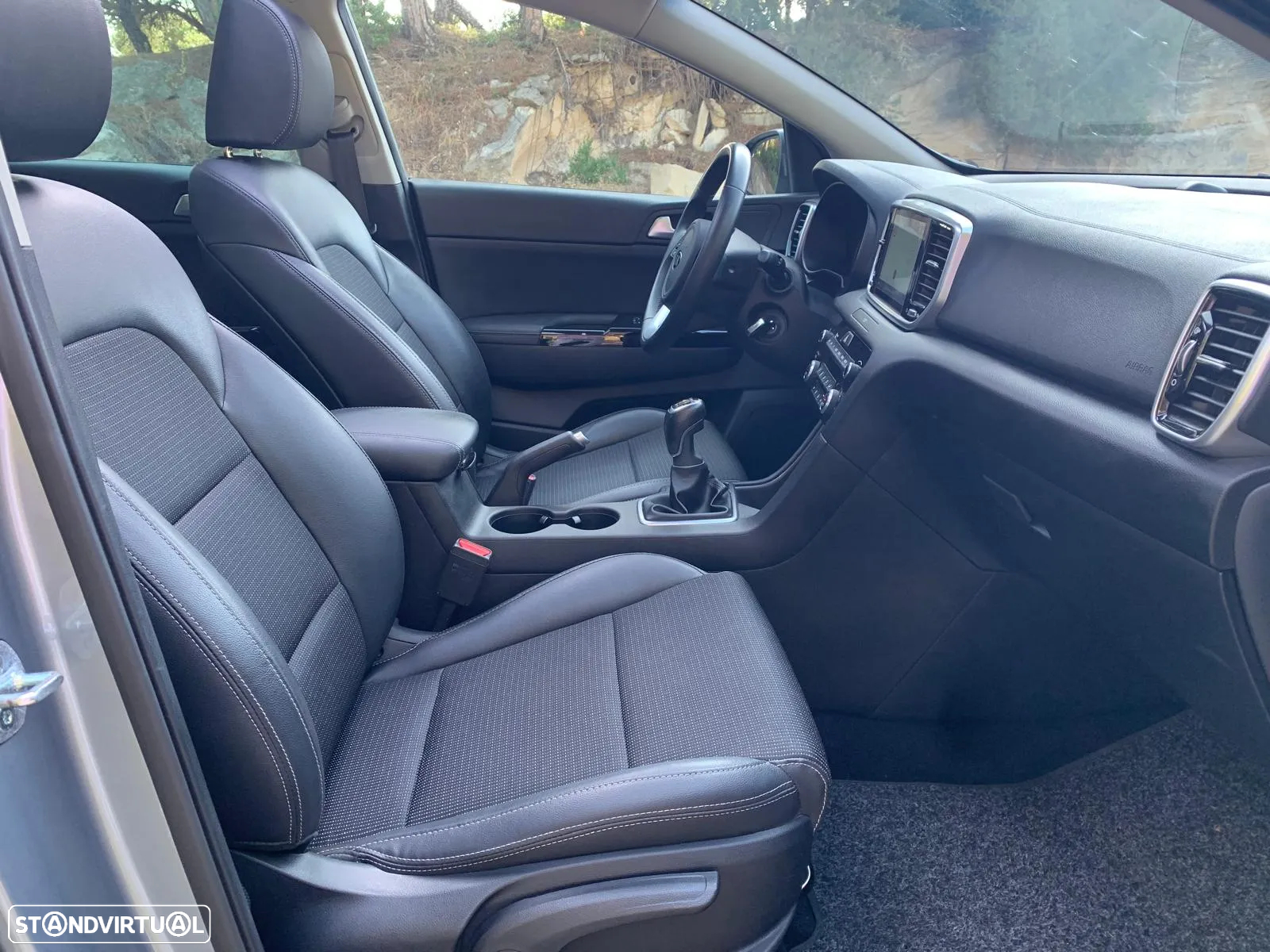 Kia Sportage 1.6 CRDI ISG Tech - 11