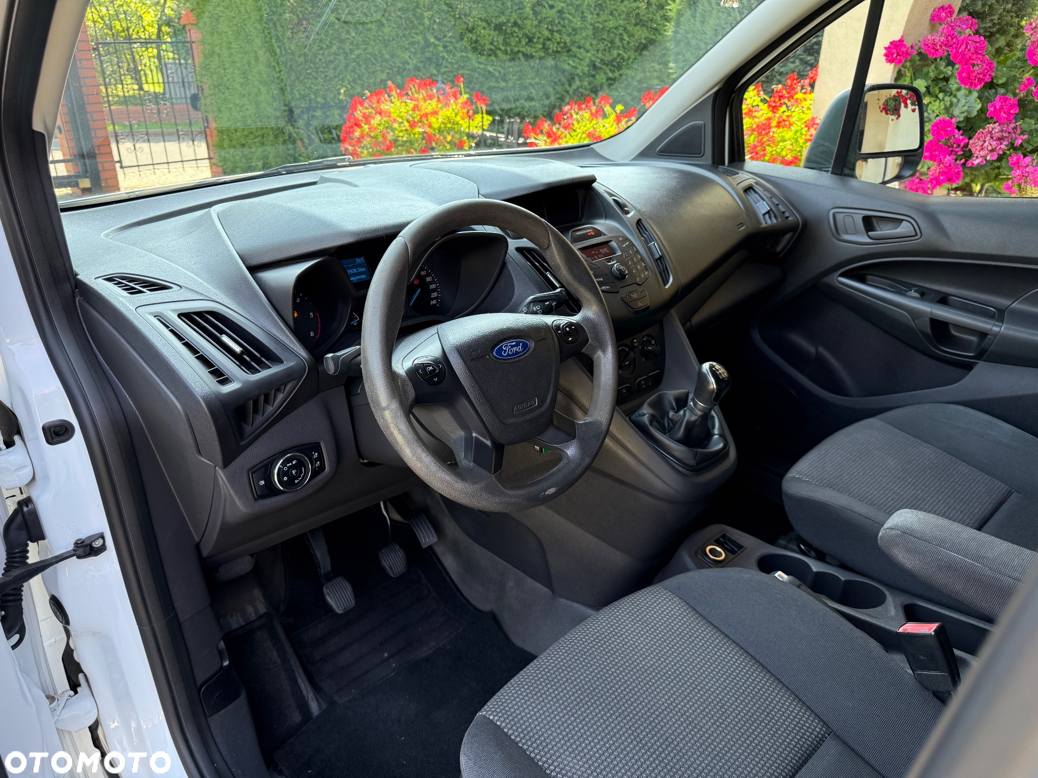 Ford Transit Connect klimatyzacja webasto hak piękny - 17