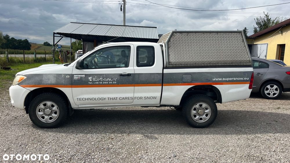 Toyota Hilux 2.5 D-4D DLX + - 4