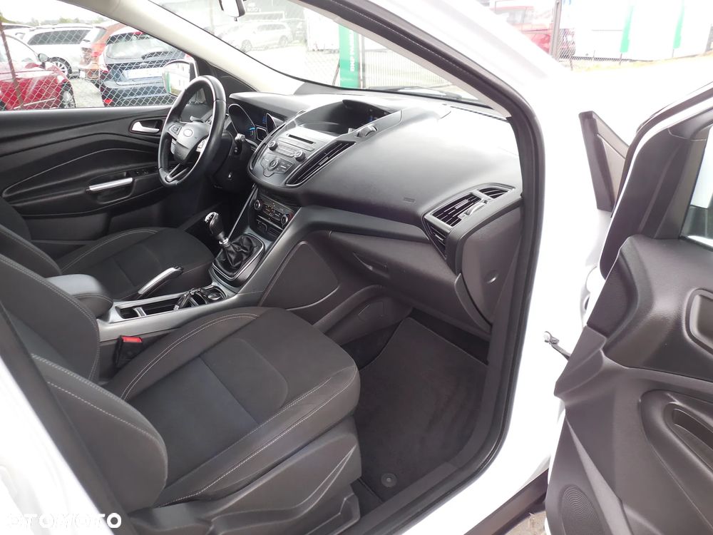 Ford Kuga - 10