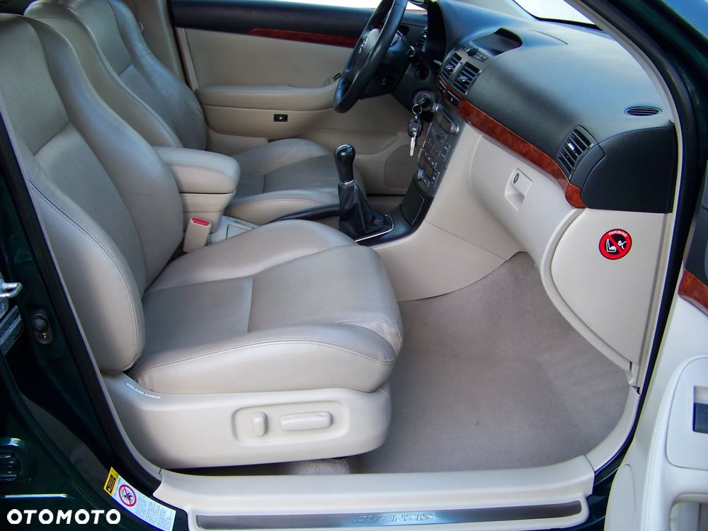 Toyota Avensis 2.0 D-4D - 19
