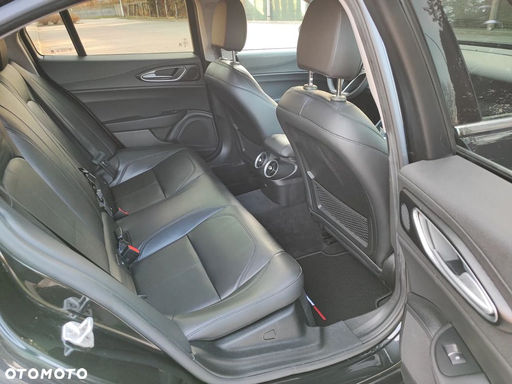 Alfa Romeo Giulia 2.2 AT8 Super - 25