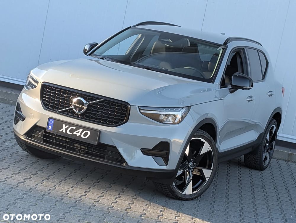 Volvo XC 40 B4 AWD Ultimate Dark - 13