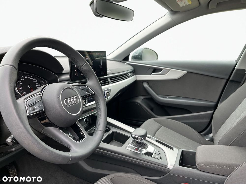 Audi A4 Limousine - 10