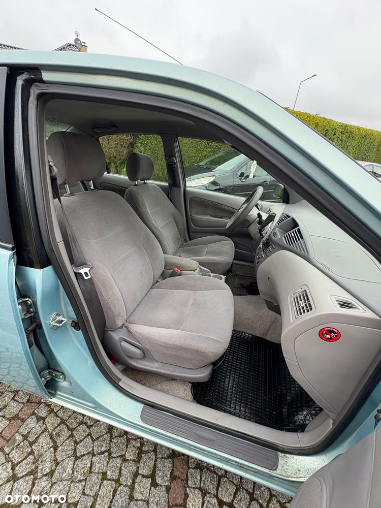 Toyota Prius 1.5 VVT-i Sol - 17