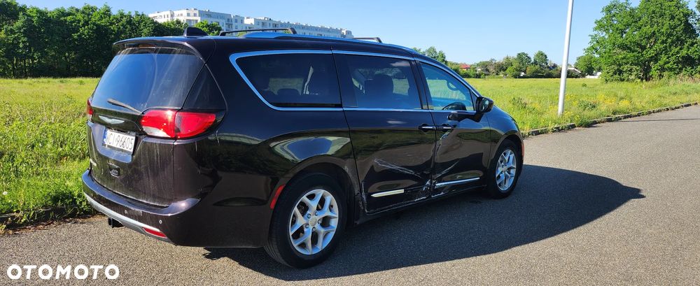 Chrysler Pacifica - 4