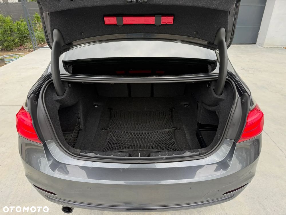 BMW Seria 3 318i GPF Sport Line - 12