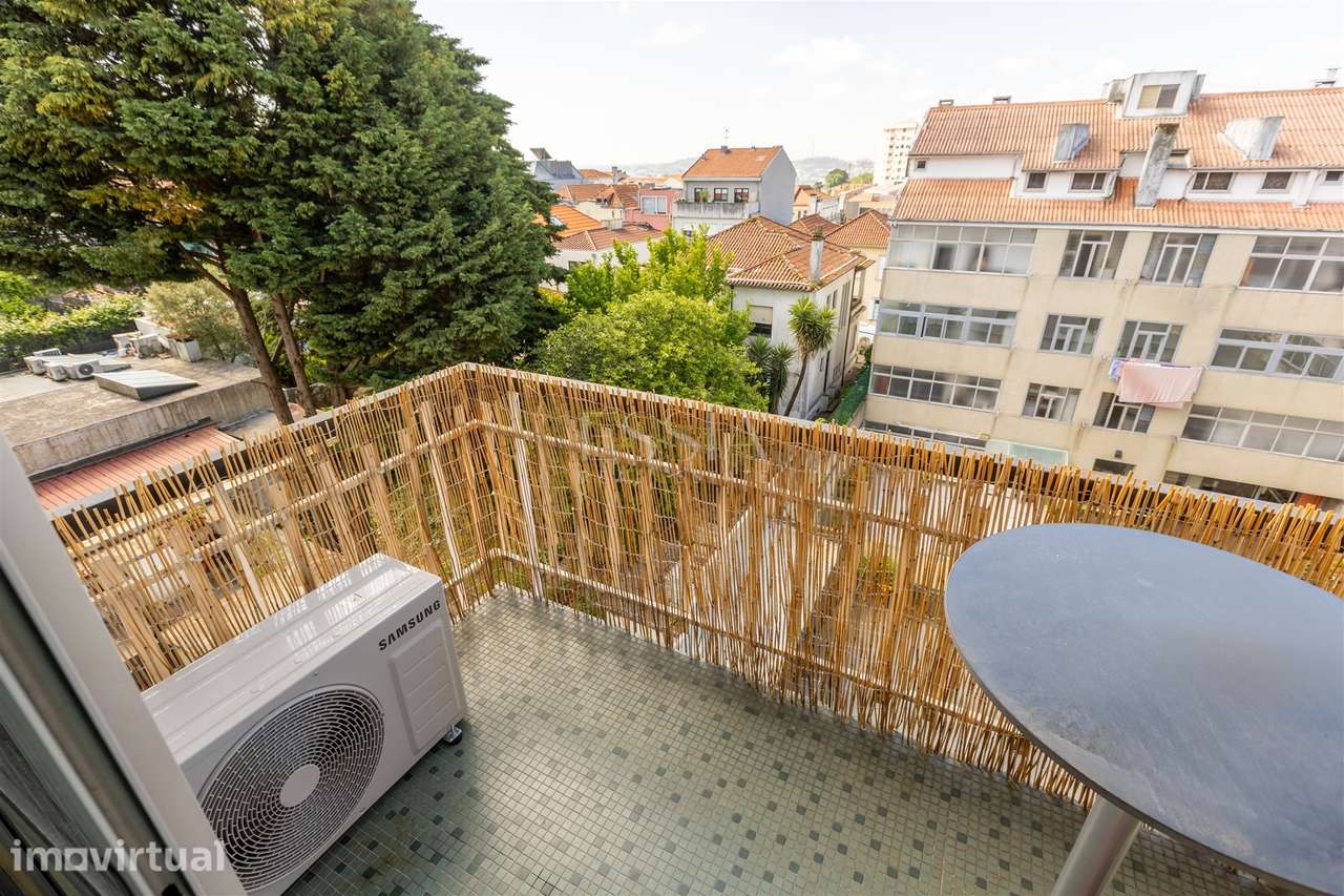 Apartamento T1 com Varanda junto à Praça Velasquez - Grande imagem: 5/27