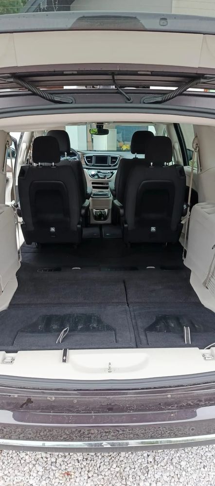 Chrysler Pacifica - 8