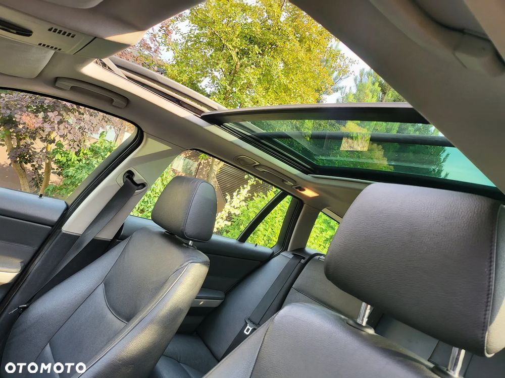 BMW Seria 3 318i Touring - 27