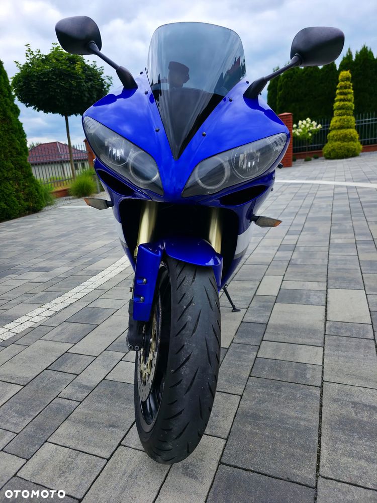 Yamaha R1 - 4