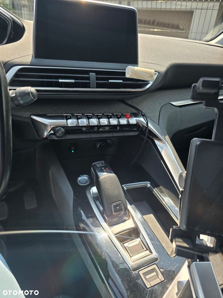 Peugeot 5008 1.2 PureTech Allure S&S EAT8 - 26