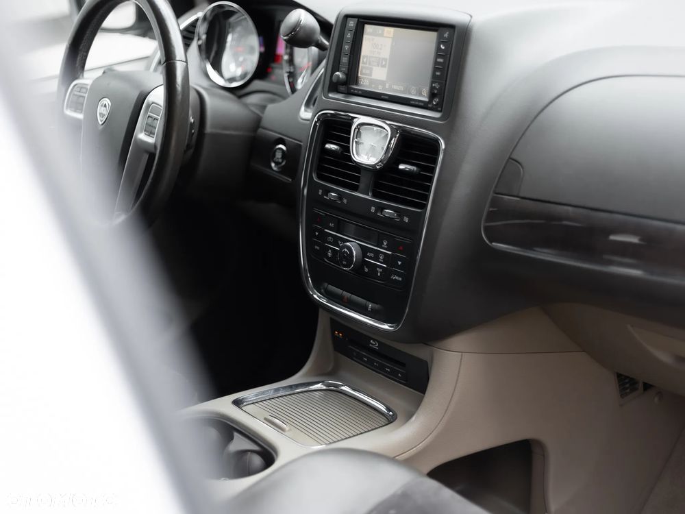 Lancia Voyager 3.6 Platinum - 19