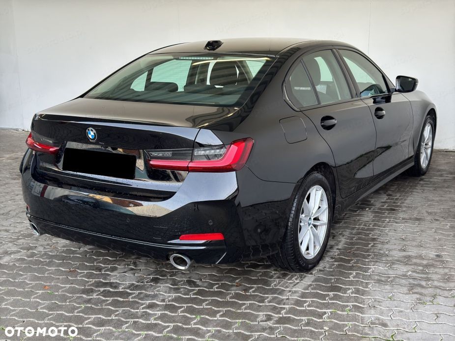 BMW Seria 3 330i xDrive - 5