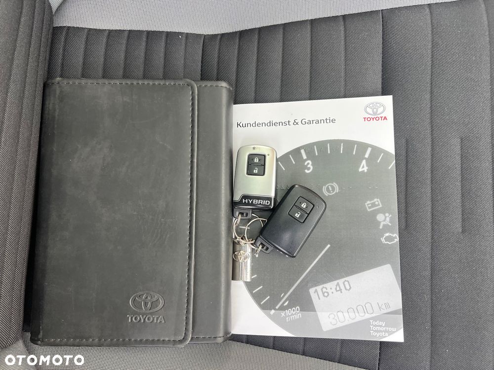 Toyota Auris 1.8 HSD Sol - 38