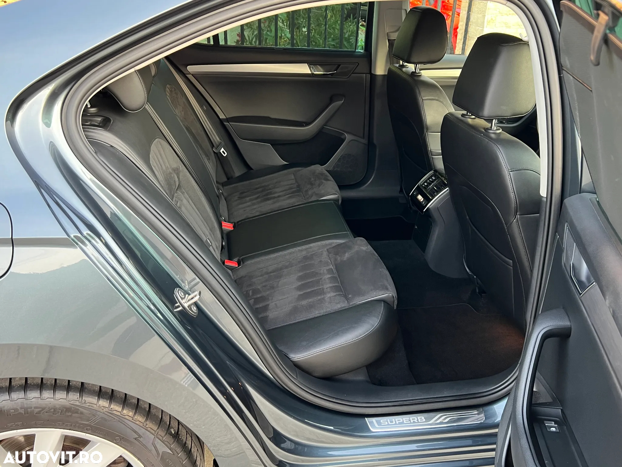 Skoda Superb 2.0 TDI DSG Premium Edition - 10