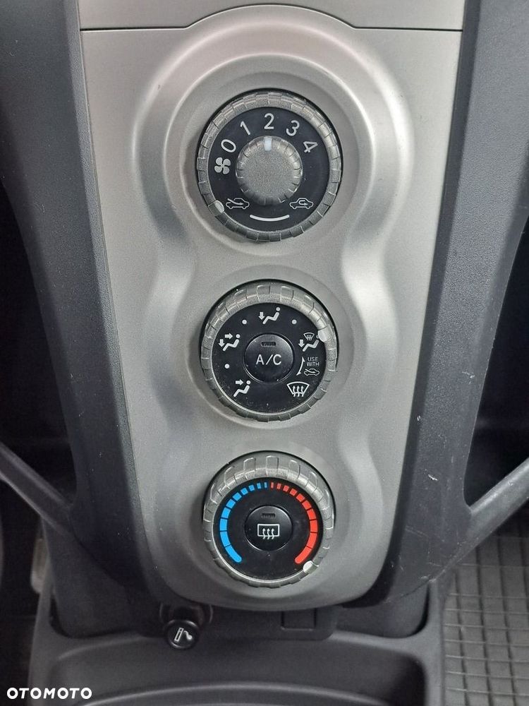 Toyota Yaris 1.3 Luna Premium - 13