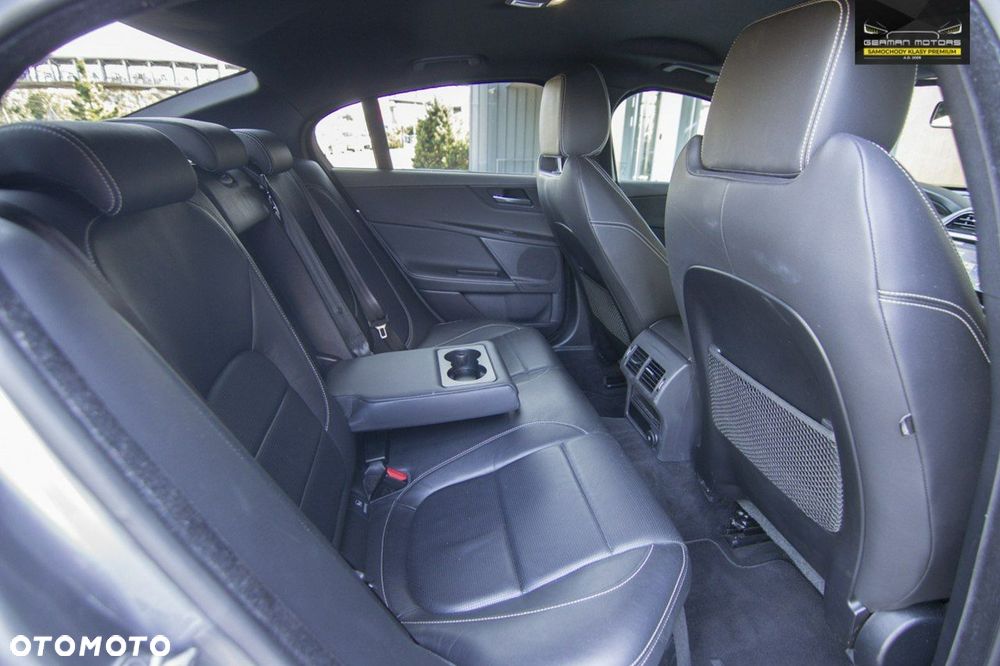 Jaguar XE - 23