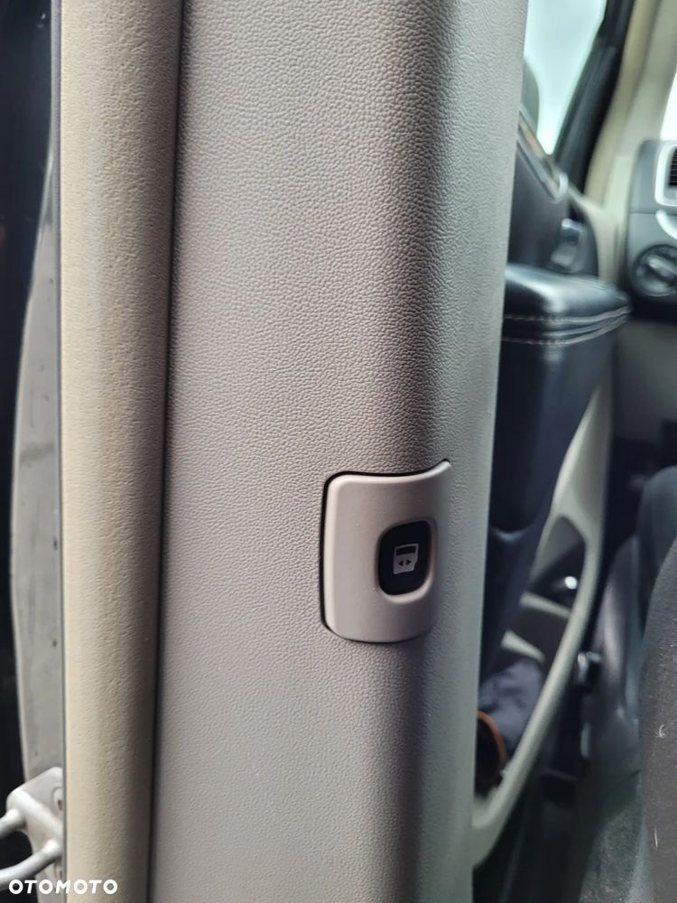 Chrysler Town & Country 3.6 Limited - 27