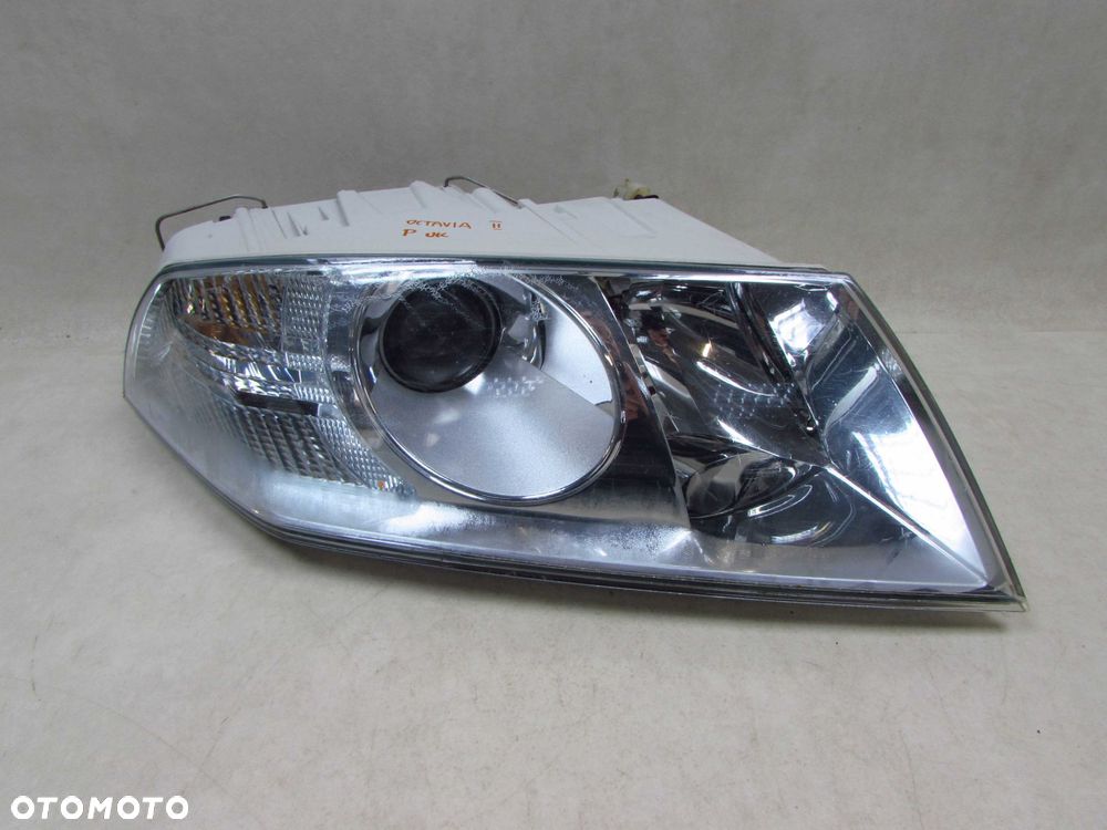 SKODA OCTAVIA II 04-08 LAMPA PRZOD PRAWA REFLEKTOR UK - 9
