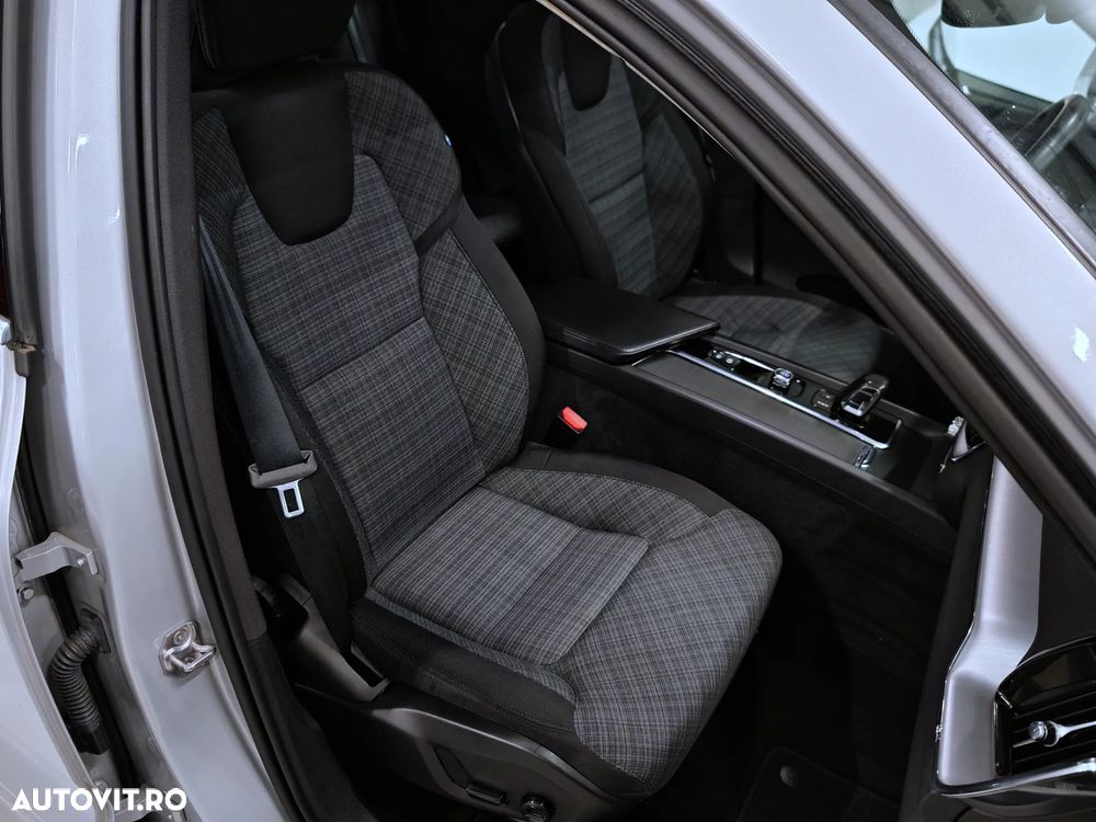 Volvo XC 60 B4 MHEV Momentum Pro - 9