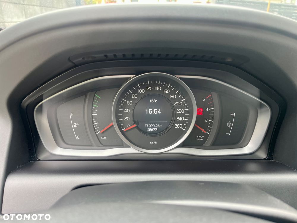 Volvo XC 60 D4 Momentum - 8