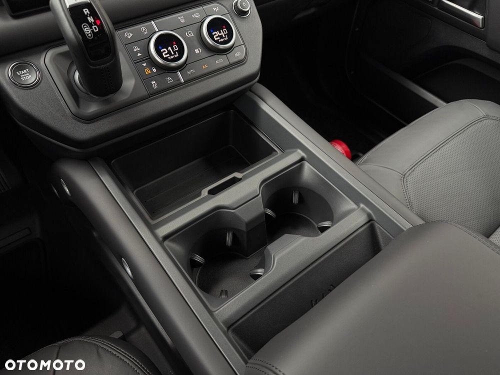 Land Rover Defender - 14