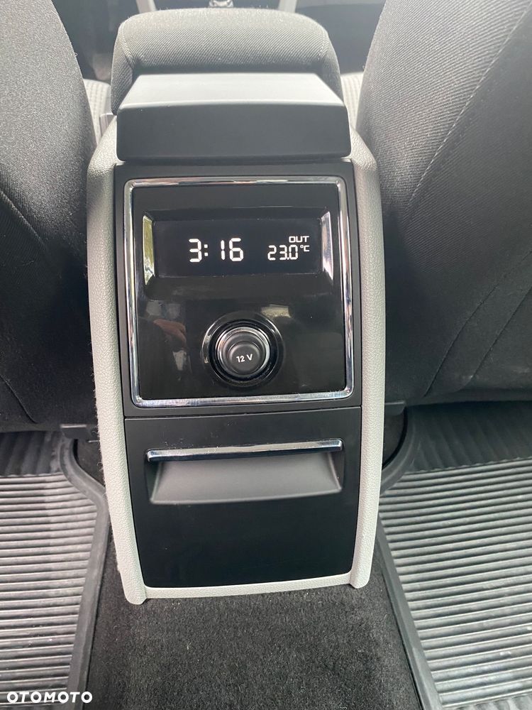 Skoda Superb 2.0 TDI Platinum - 36