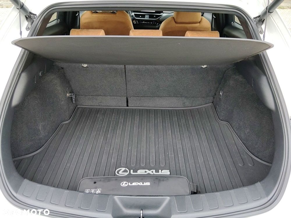 Lexus UX - 32
