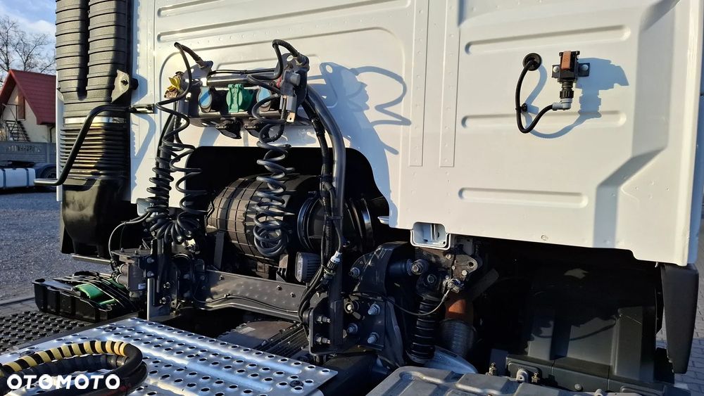 Volvo FM 430 / PEŁNY ADR / HYDRAULIKA + PRZYSTAWKA DO KOMPRESORA / MASA WŁASNA 6620 kg - 9