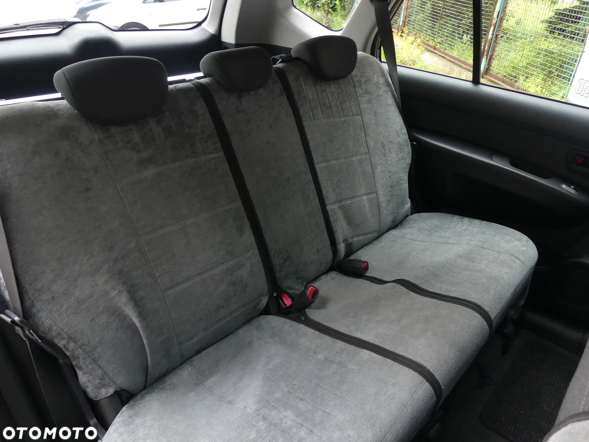 Kia Carens 2.0 CVVT EX - 11