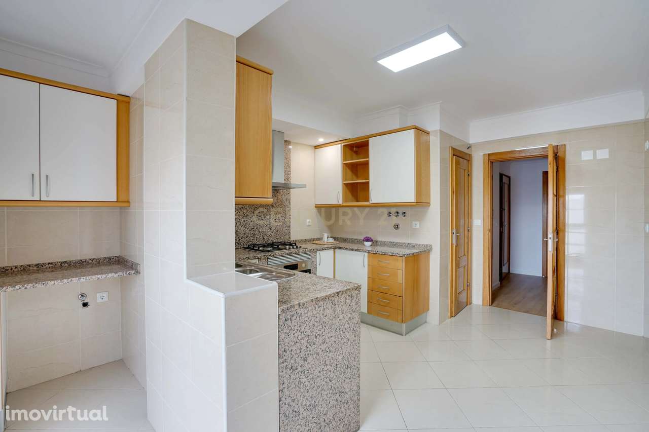 T3 Renovado Carregado com vista Panorâmica e excelente áreas - Grande imagem: 4/32